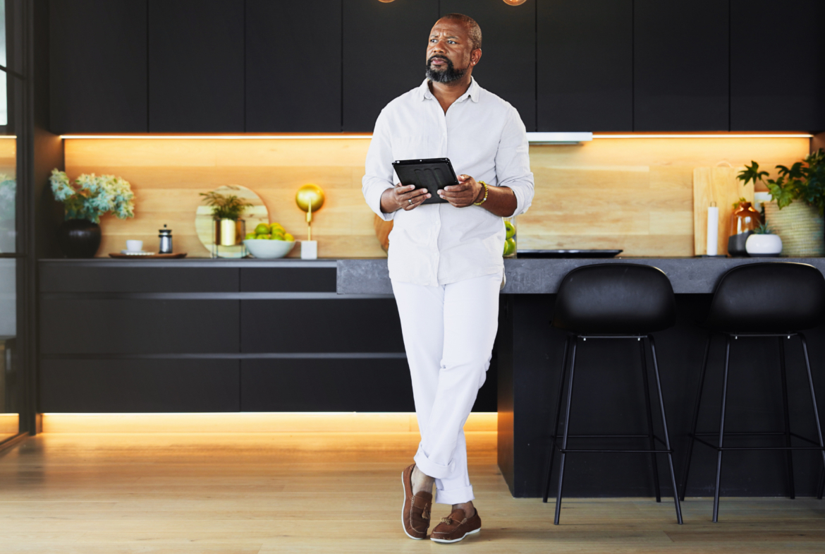 Miracaza Agent Assessing Interior to prepare home for sale